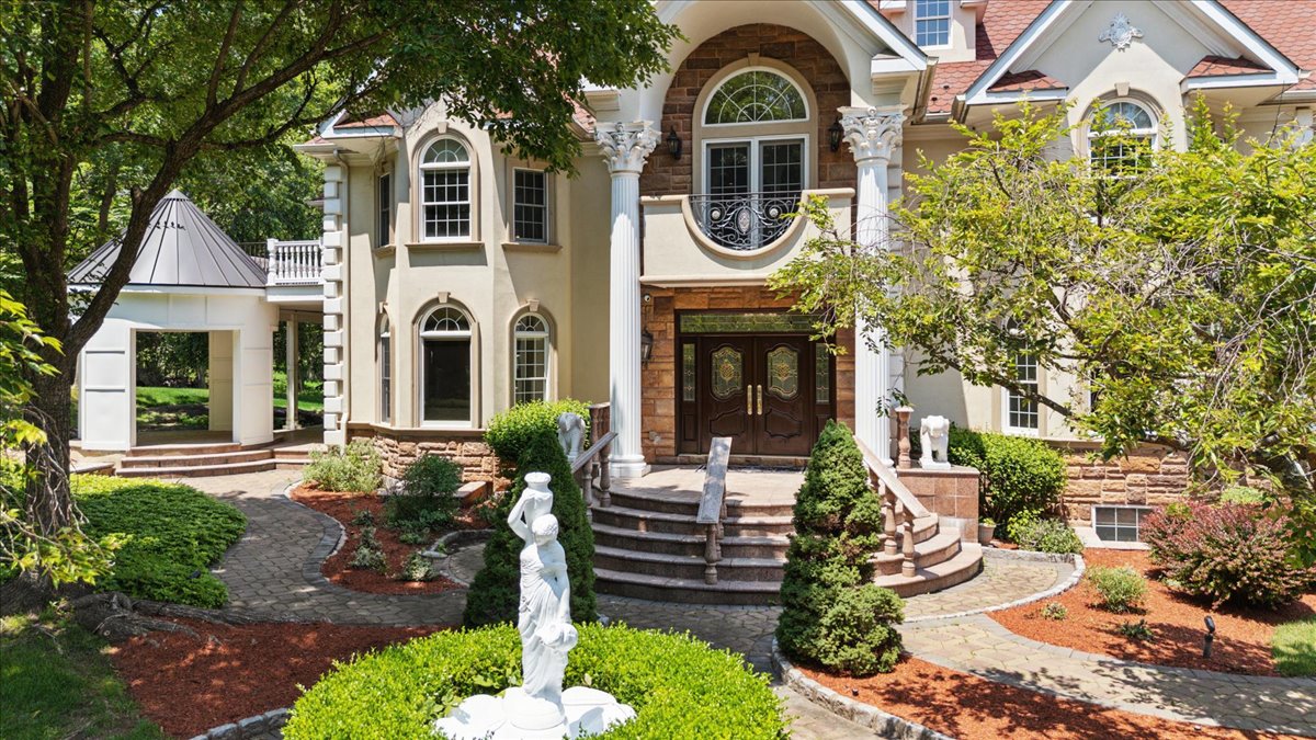 115 Skyline Drive Watchung, NJ 07069 - Photo 10 of 95 a front view of a house with garden