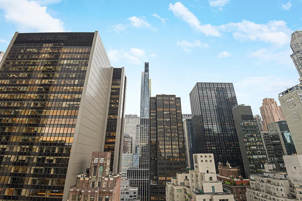 58 West 58th Street, Unit 25E Manhattan, NY 10019 - Photo 7 of 16