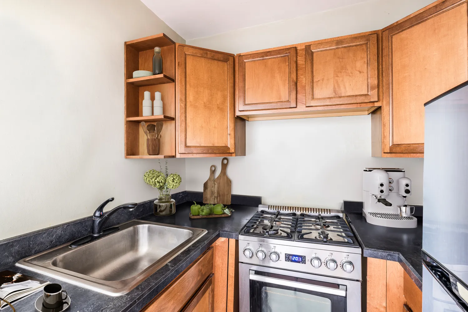$435,000 | 201 West 21st Street, Unit 7D | Chelsea