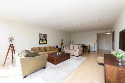 $34,000,000 | 641 5th Avenue, Unit 49CDE | Midtown East