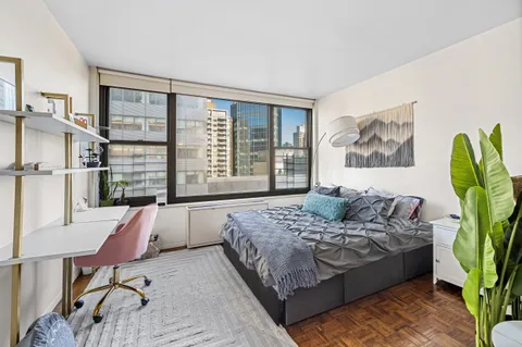 $3,700 | 117 East 57th Street, Unit 23F | Midtown East