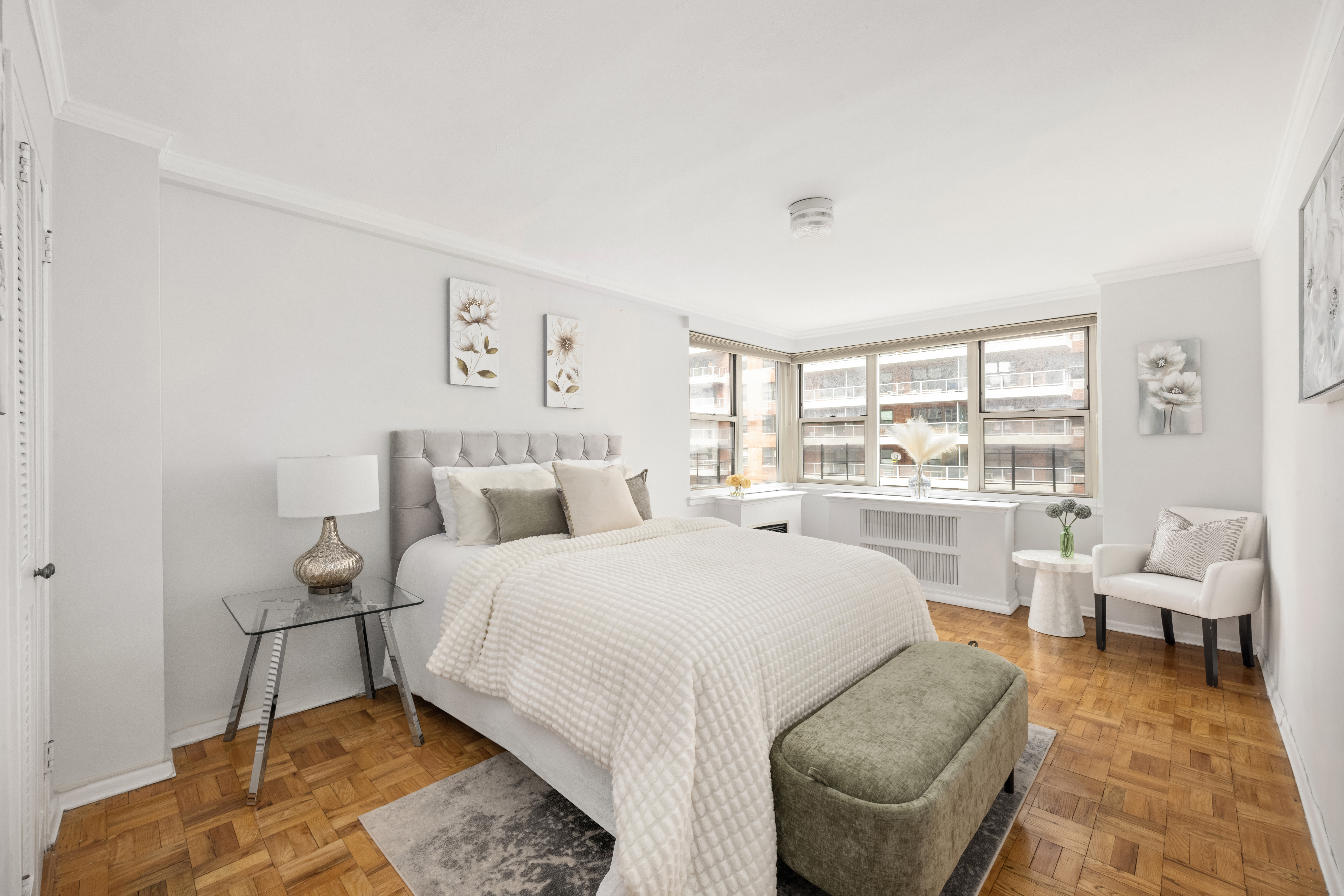 233 East 70th Street, Unit 8T Manhattan, NY 10021 - Photo 8 of 9 Gallery Image 8