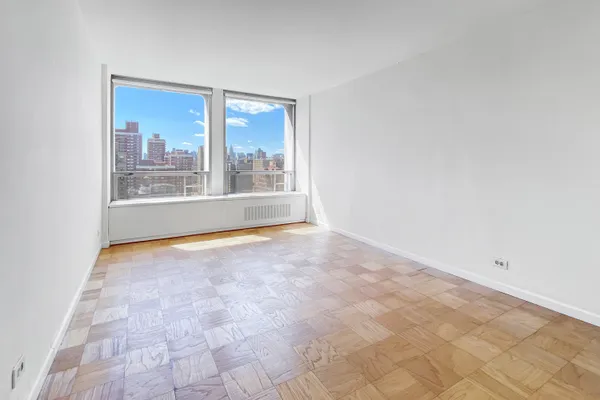 $4,200 | 300 East 33rd Street, Unit 19A | Kips Bay