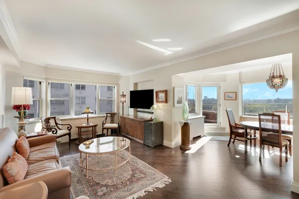 $1,095,000 | 520 East 76th Street, Unit PHD | Lenox Hill