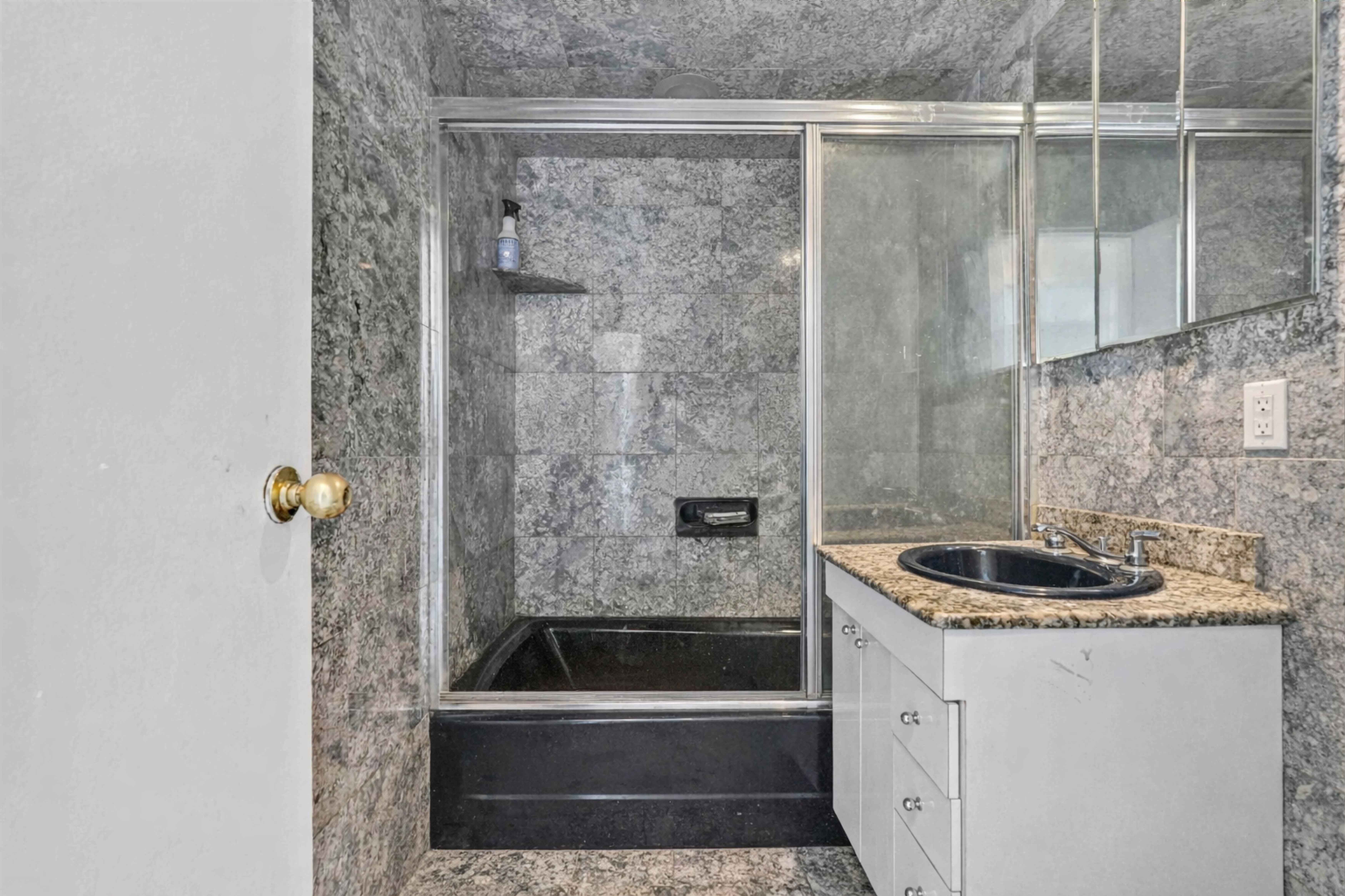370 Ocean Parkway, Unit 8H Brooklyn, NY 11218 - Photo 19 of 42