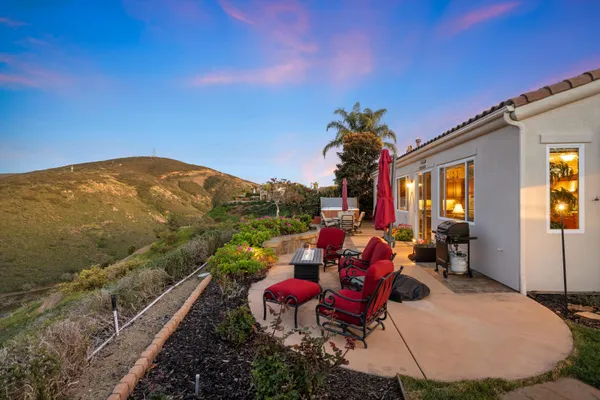 a view of a houses with a big yard