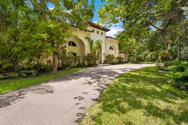 $5,785,000 | 6600 Southwest 111th Street, Pinecrest, FL 33156