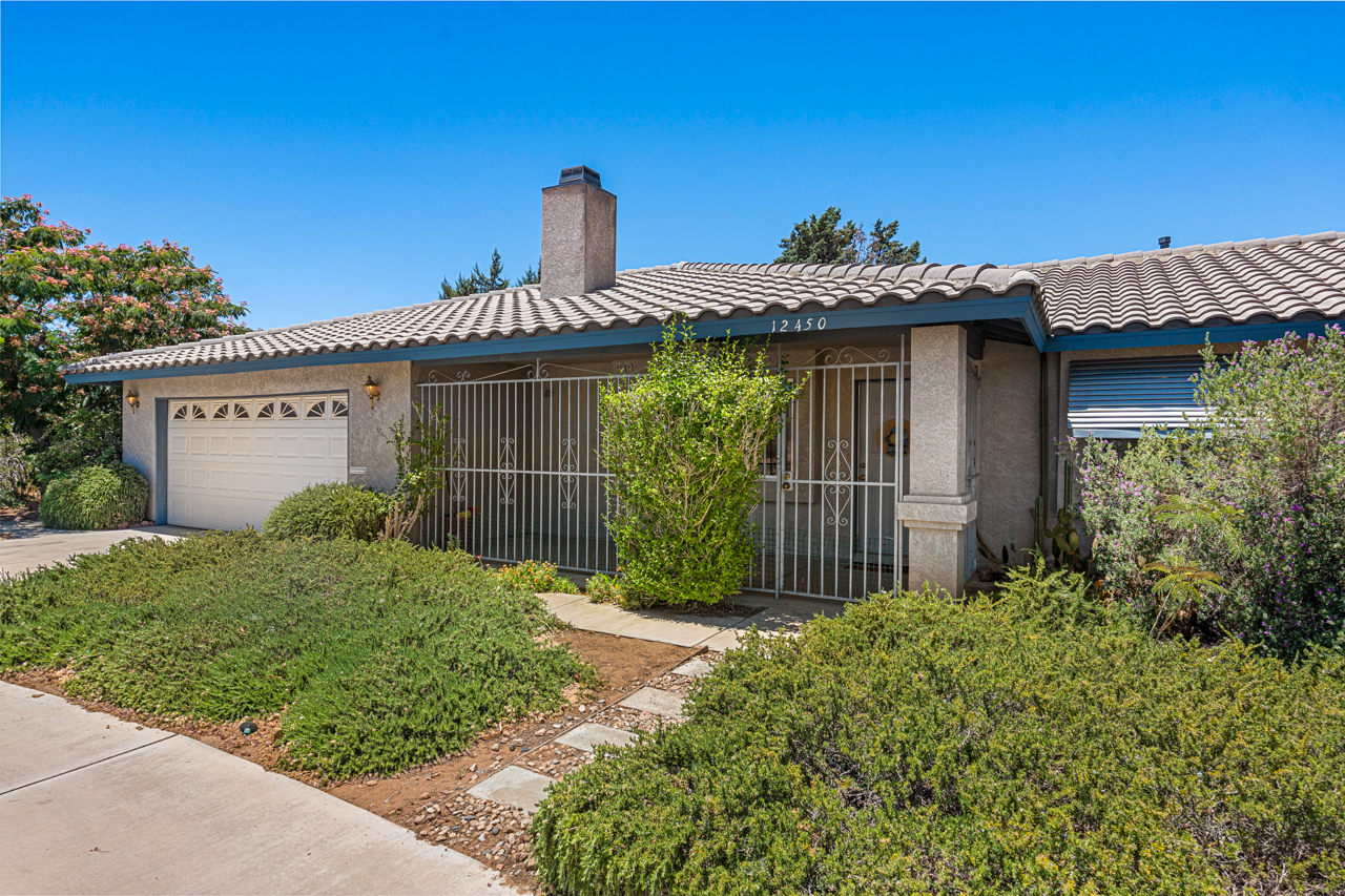 12450 Algonquin Road Apple Valley, CA 92308 - Photo 4 of 56