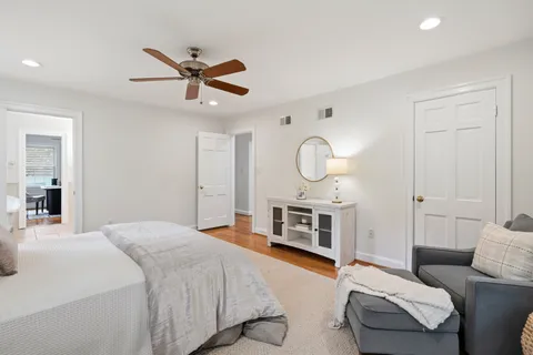Contact Agent | 6613 Bradley Boulevard, Bethesda, MD 20817