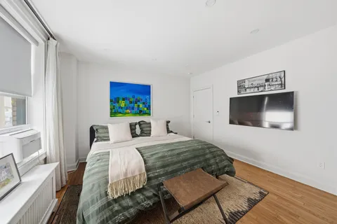 $2,699,000 | 50 East 72nd Street, Unit 10B | Lenox Hill