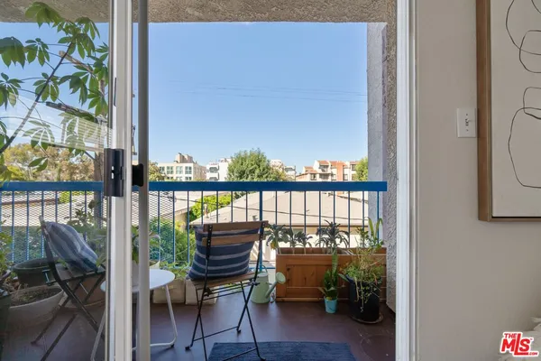 $1,138,000 | 1915 Malcolm Avenue, Unit 301, Los Angeles, CA 90025