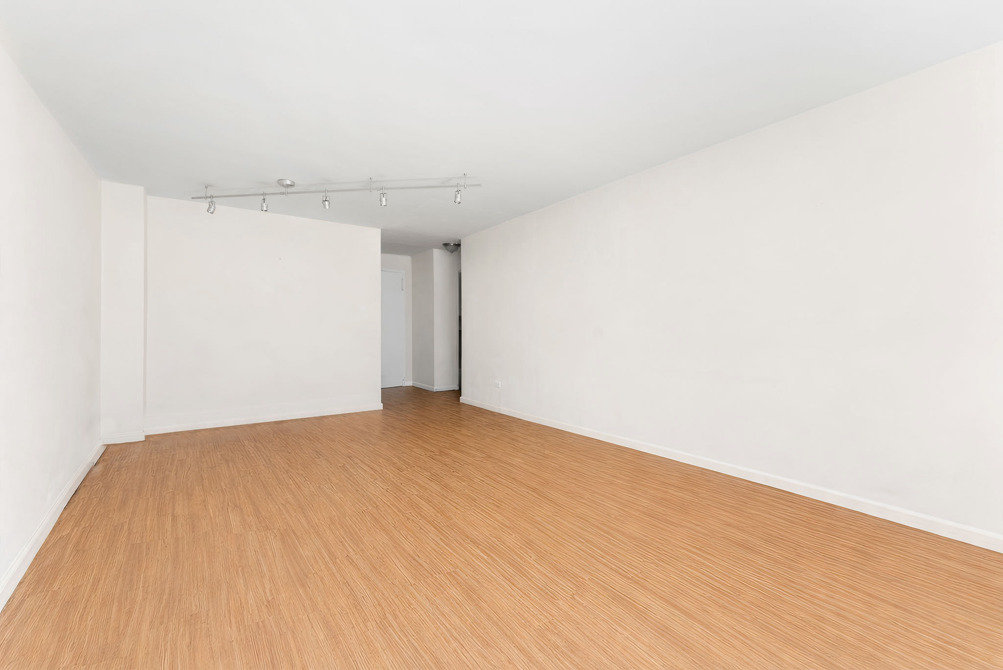 40 Sutton Place, Unit 9J Manhattan, NY 10022 - Photo 10 of 11