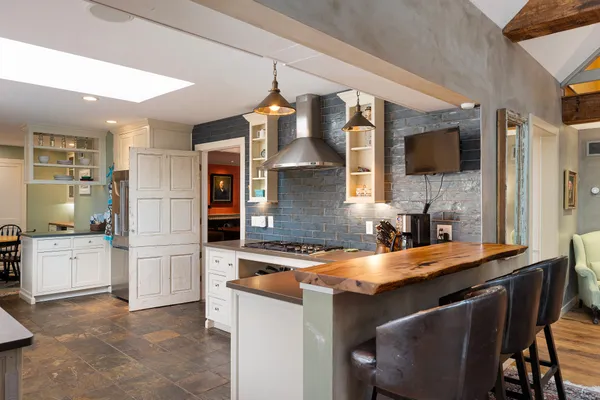 $1,195,000 | 21 Holly Lane, Wilmington, DE 19807