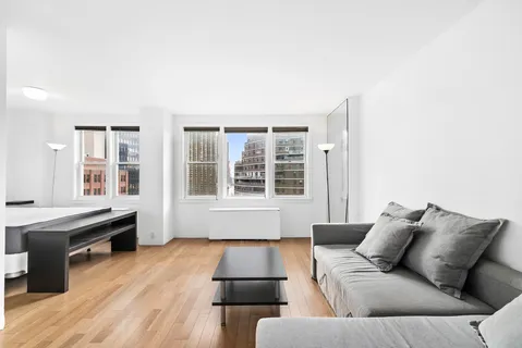 $625,000 | 201 East 36th Street, Unit 16E | Murray Hill
