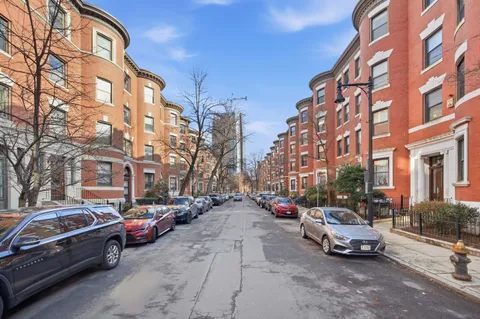 $1,050,000 | Gainsborough Street, Boston, MA 02115