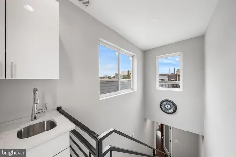 $610,000 | 1010 South 17th Street, Unit B, Philadelphia, PA 19146