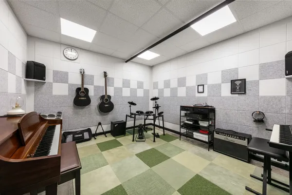 $725,000 | 333 East 43rd Street, Unit 705 | Midtown East