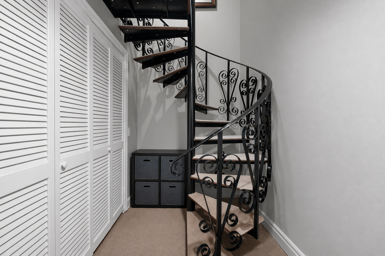 84 Myrtle Street, Unit 1 Boston, MA 02114 - Photo 10 of 13