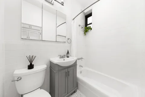 $799,000 | 170 East 92nd Street, Unit 1D | Upper East Side