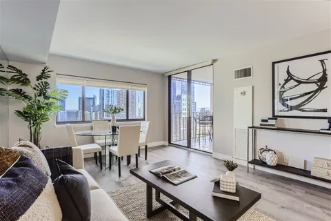 $600,000 | 1551 Larimer Street, Unit 2705, Denver, CO 80202