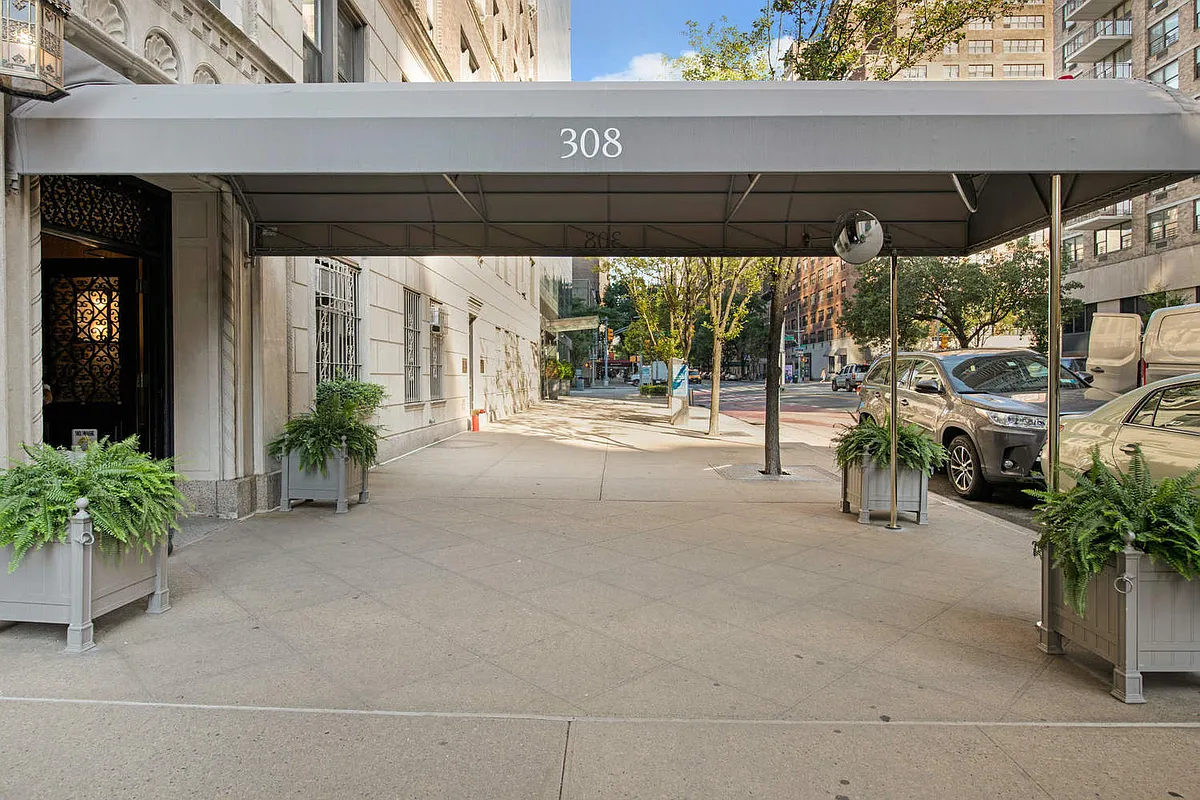 308 East 79th Street, Unit 4K Manhattan, NY 10075 - Photo 10 of 11 a view of a patio with table and chairs potted plants