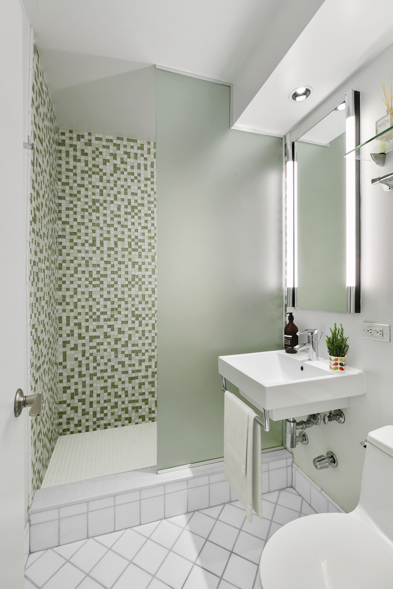 411 East 53rd Street, Unit 19D Manhattan, NY 10022 - Photo 9 of 13 a bathroom with a sink toilet and shower