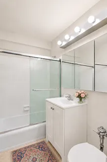 $2,750,000 | 15 West 72nd Street, Unit 25F | Upper West Side