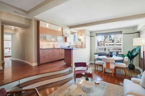 $1,195,000 | 200 West 20th Street, Unit 1409/10 | Chelsea