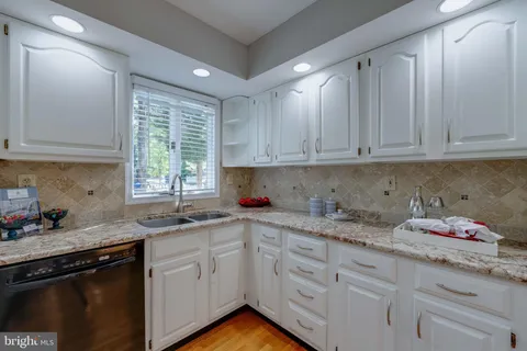 $5,200 | 4710 Old Dominion Drive, Arlington, VA 22207