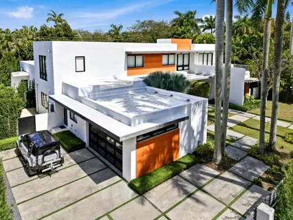 $8,888,000 | 229 Ridgewood Road, Miami, FL 33133