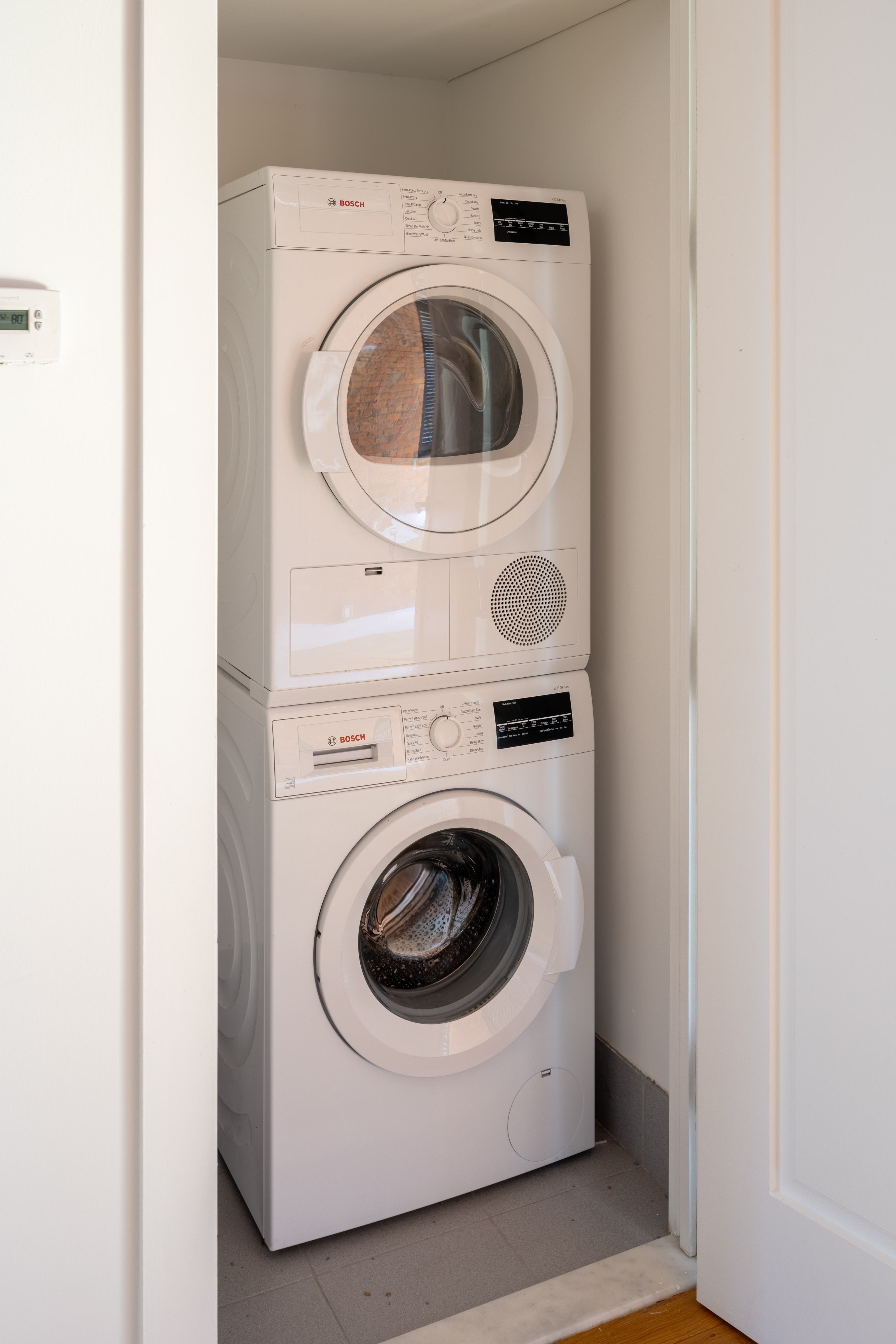 139 North 10th Street, Unit 1G Brooklyn, NY 11249 - Photo 5 of 9 a utility room with dryer and washer