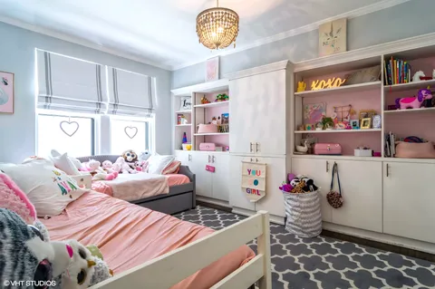 $475,000 | 415 West Aldine Avenue, Unit 2B, Chicago, IL 60657