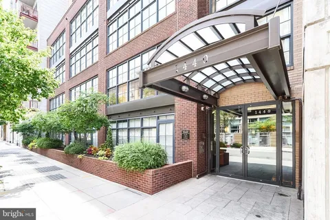 a view of entryway with a front door