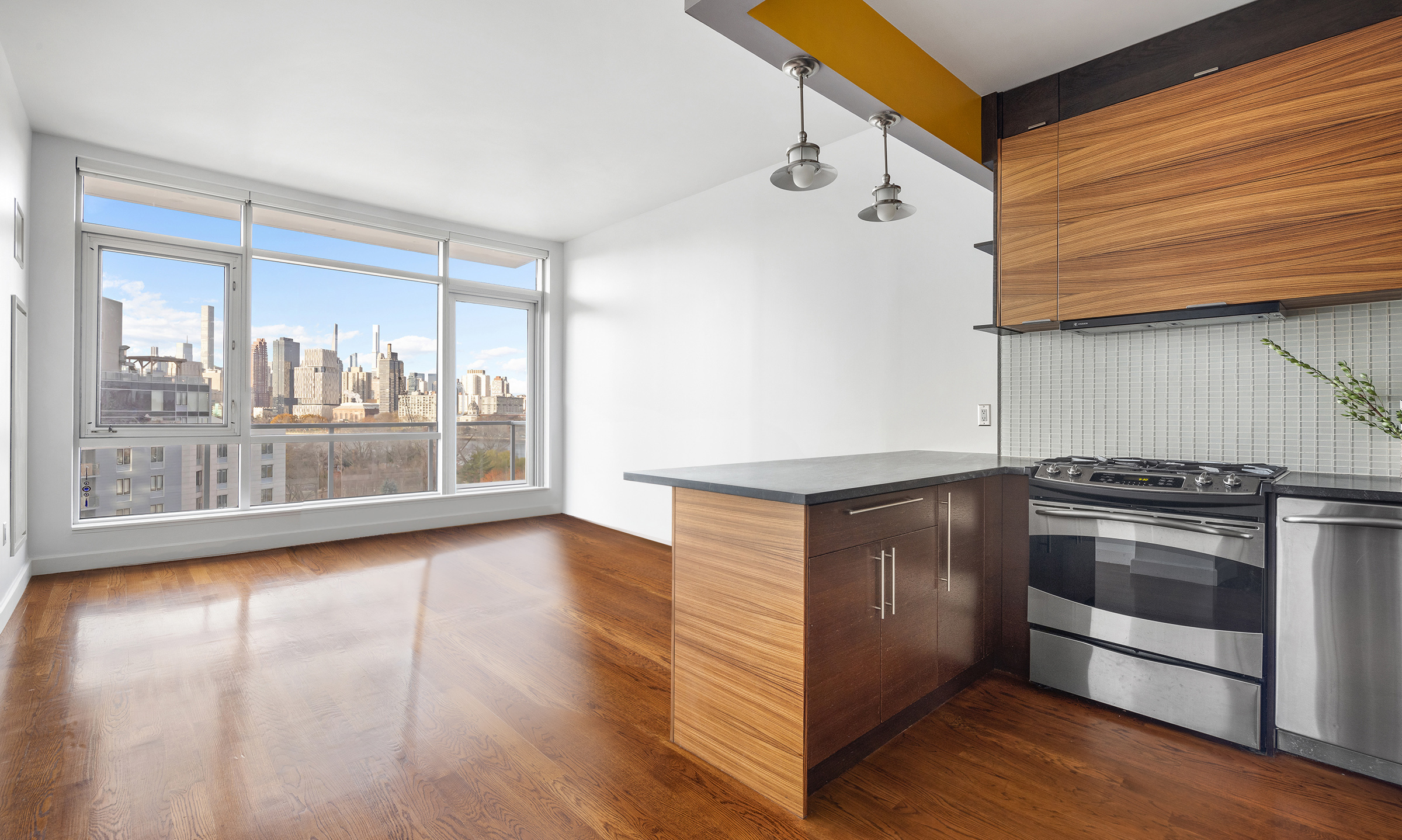 11-24 31st Avenue, Unit 7C Queens, NY 11106 - Photo 4 of 12 Gallery Image 4