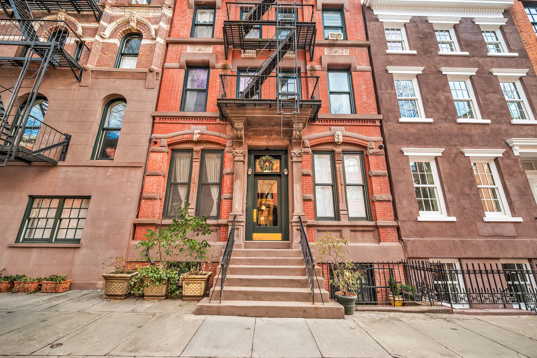 88 Charles Street, Unit 5D Manhattan, NY 10014 - Photo 8 of 11 front view of a building