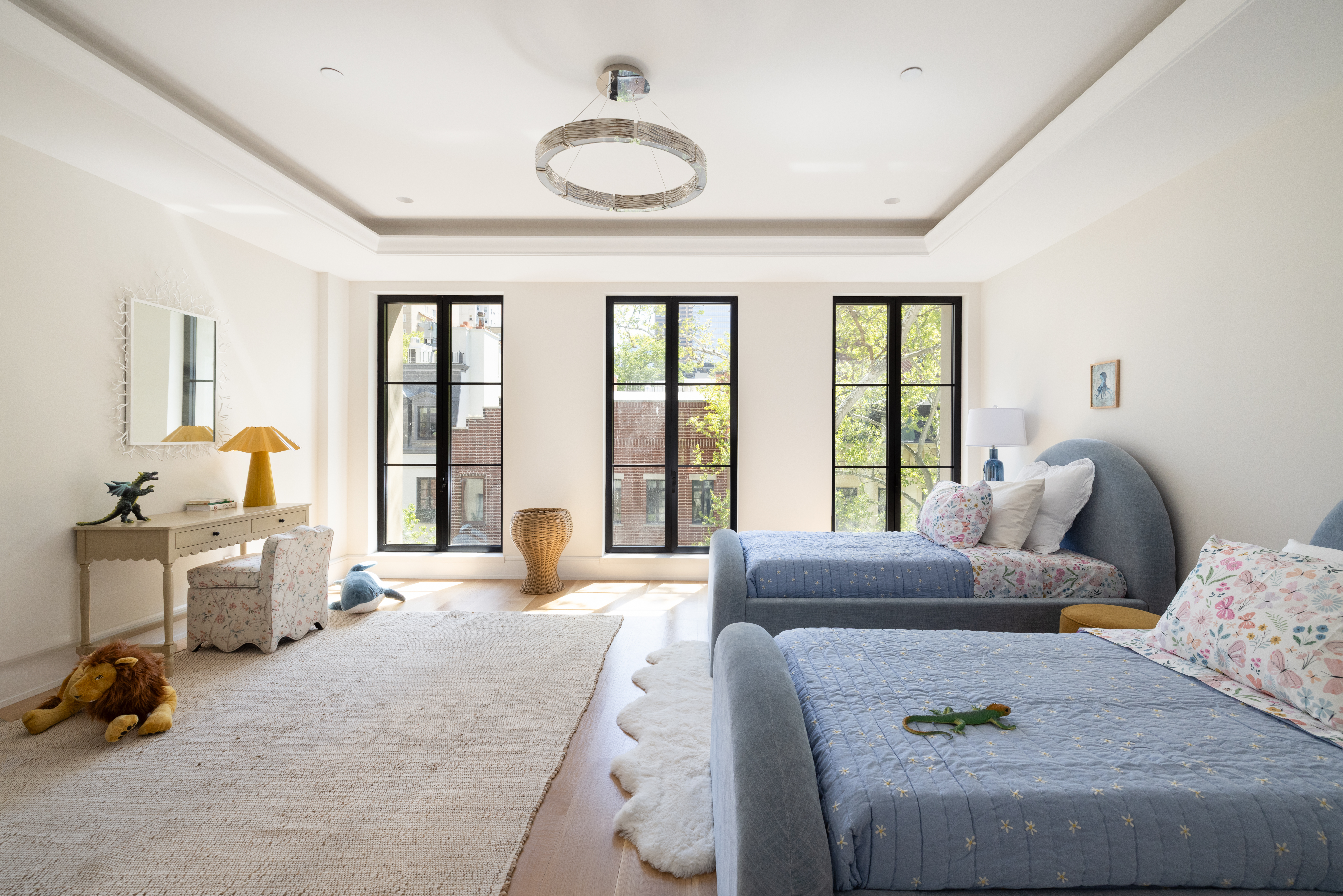 165 East 64th Street Manhattan, NY 10065 - Photo 16 of 23