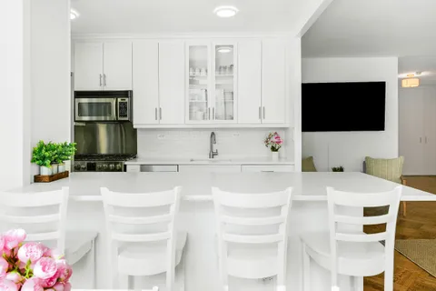 $1,999,999 | 171 East 84th Street, Unit 4B | Upper East Side