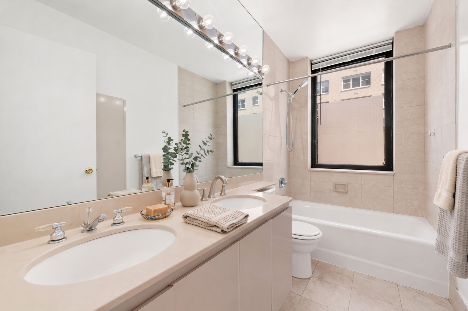 330 East 75th Street, Unit 3B Manhattan, NY 10021 - Photo 8 of 10 Gallery Image 8