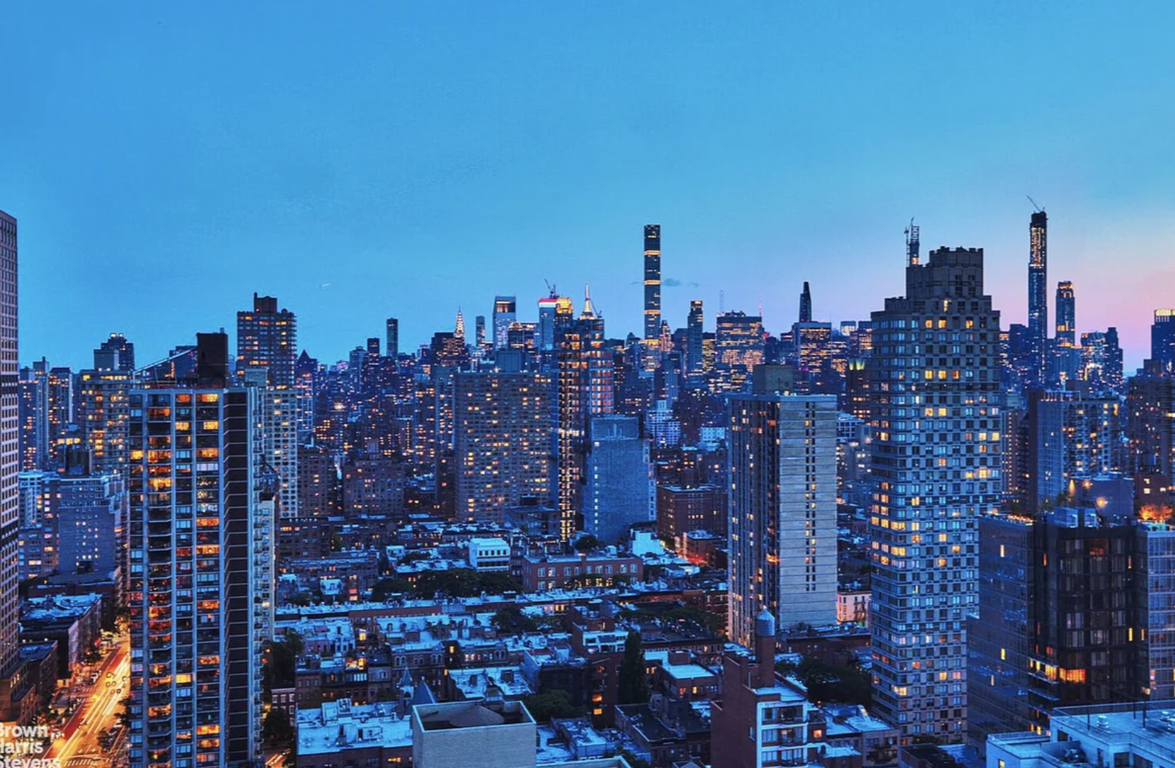 360 East 88th Street, Unit 34A Manhattan, NY 10128 - Photo 25 of 35 a view of a city with tall buildings