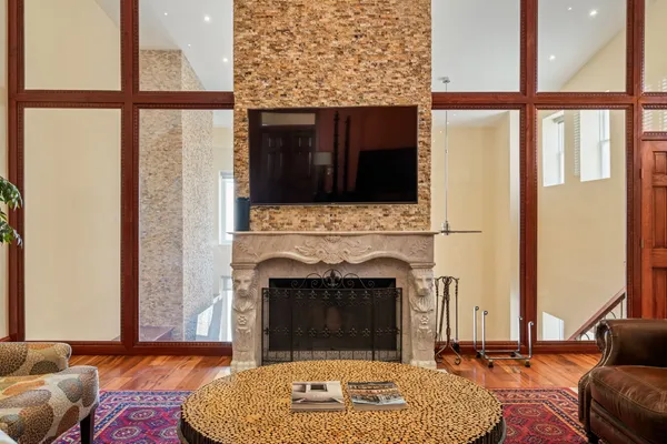 $1,400,000 | 802-10 Locust Street, Unit 201, Philadelphia, PA 19107