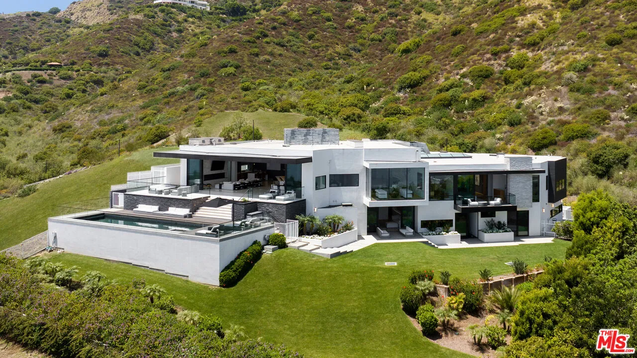 $18,950,000 | 32357 Pacific Coast Highway, Malibu, CA 90265
