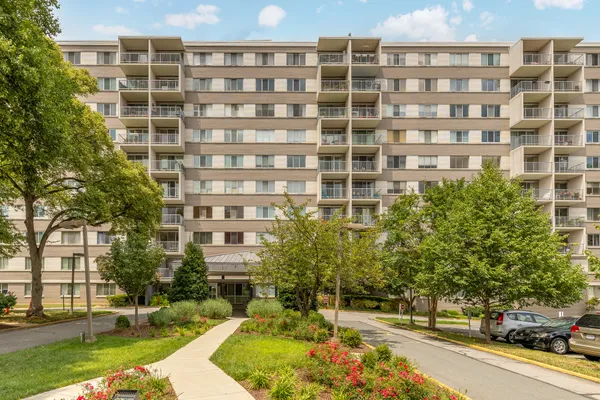 $360,000 | 4977 Battery Lane, Unit Undisclosed, Bethesda, MD 20814