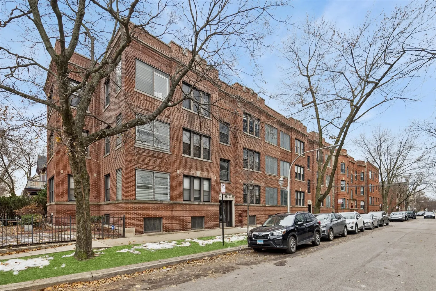 $375,000 | 1501 West Cornelia Avenue, Unit 2, Chicago, IL 60657
