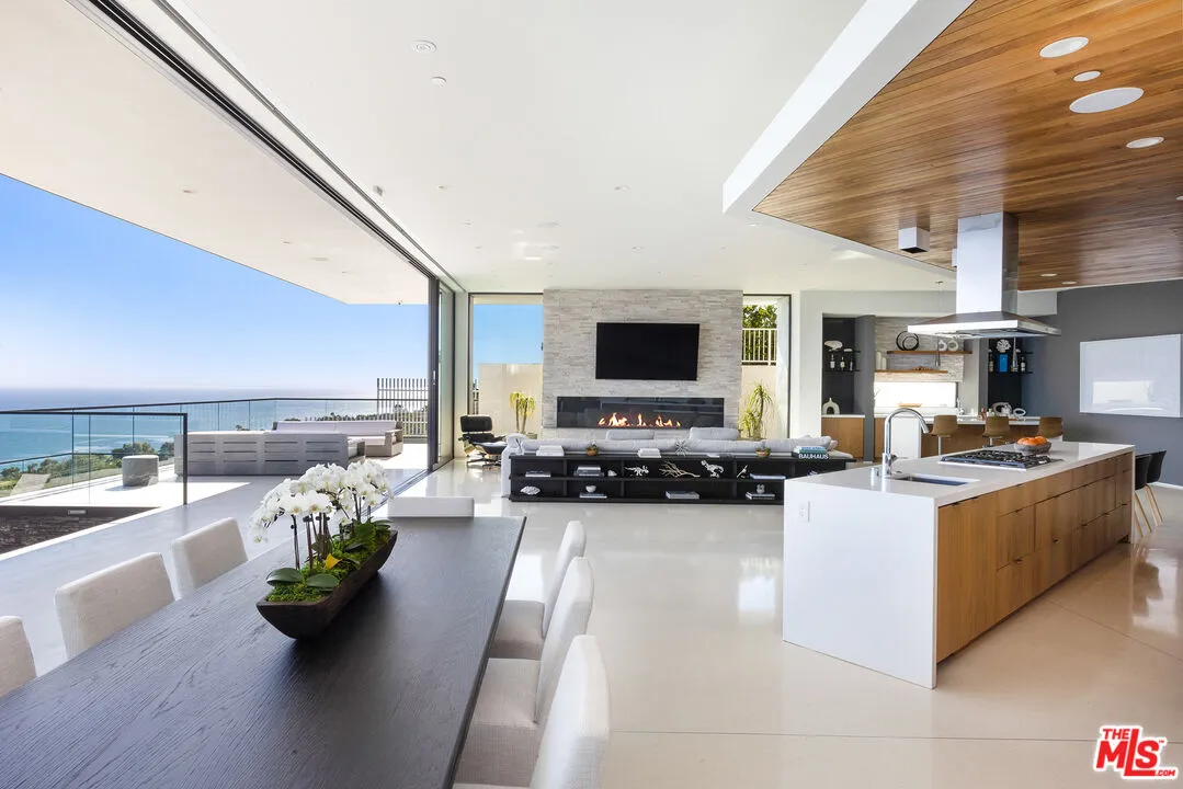 $18,950,000 | 32357 Pacific Coast Highway, Malibu, CA 90265