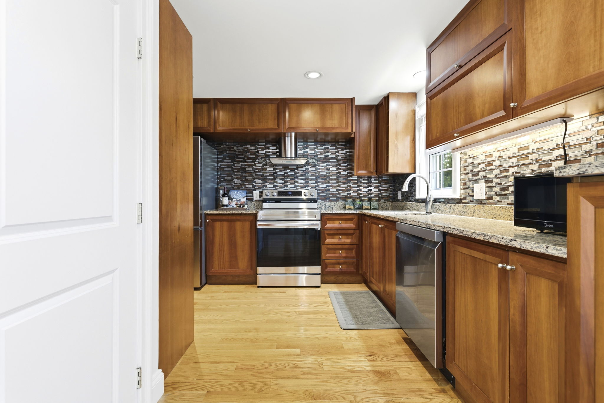 6 R Fairview Avenue Swampscott, MA 01907 - Photo 3 of 39 Gallery Image 3