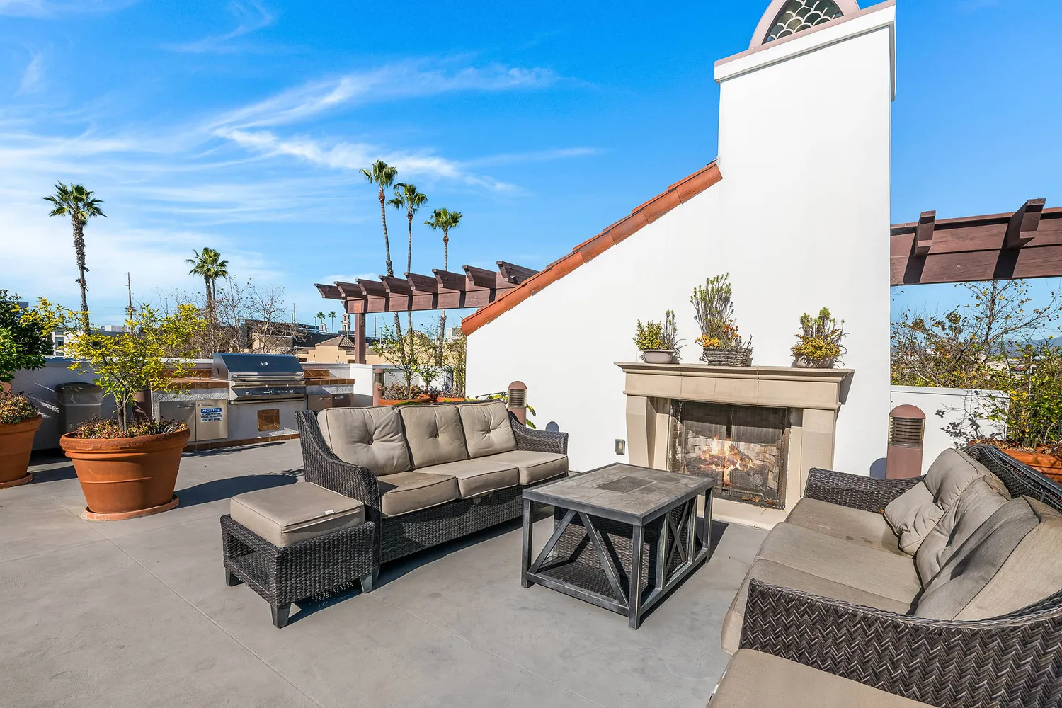 $1,095,000 | 10648 Woodbridge Street, Unit 105, Toluca Lake, CA 91602