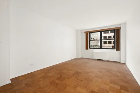 $900,000 | 165 West 66th Street, Unit 6W | Upper West Side