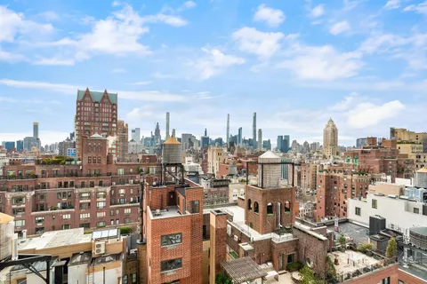 $935,000 | 178 East 80th Street, Unit 15C | Upper East Side