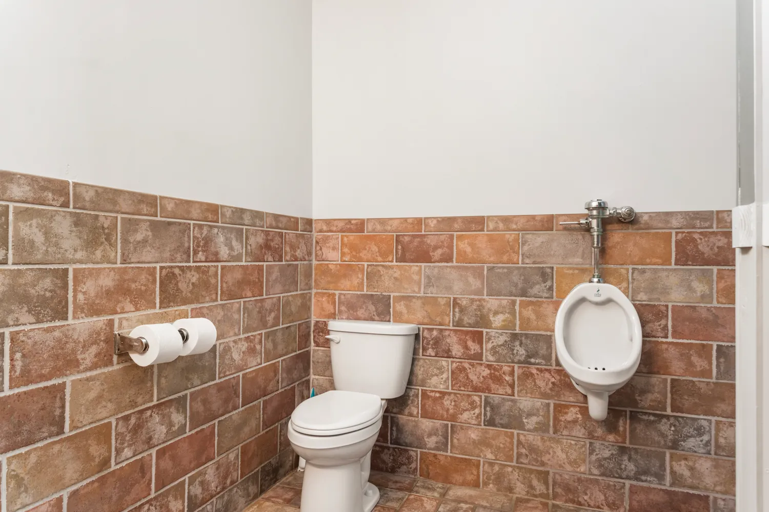 $2,400 | 5431 South Kingshighway Boulevard, St. Louis, MO 63109