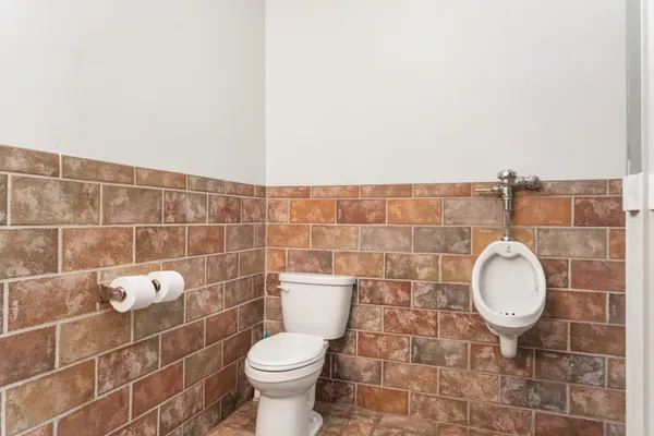 $2,400 | 5431 South Kingshighway Boulevard, St. Louis, MO 63109